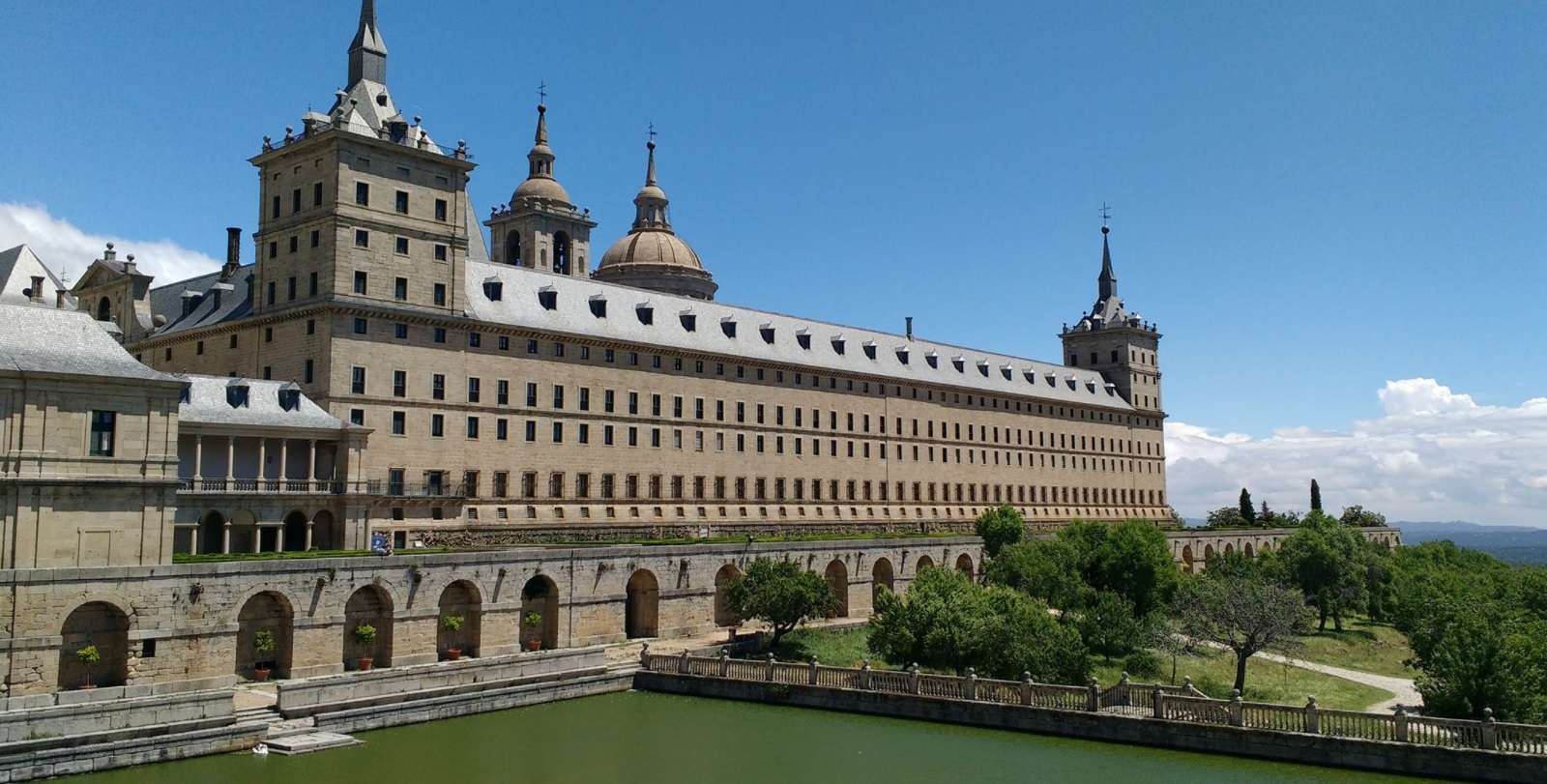 El Tren de Felipe II te lleva a San Lorenzo de El Escorial - Mirador Madrid