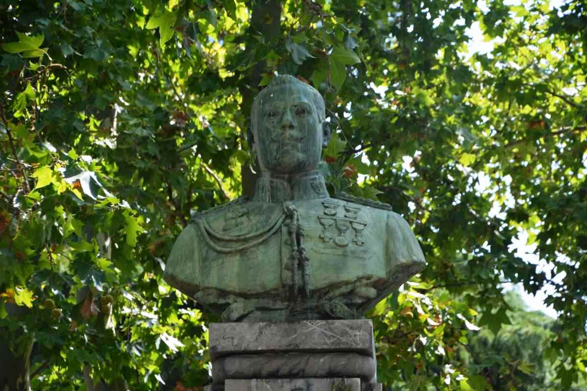 Monumentos en la plaza de Oriente