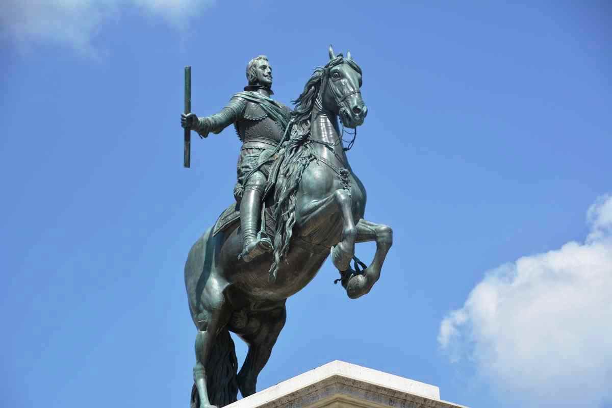 Estatua de Felipe IV en la plaza de Oriente de Madrid