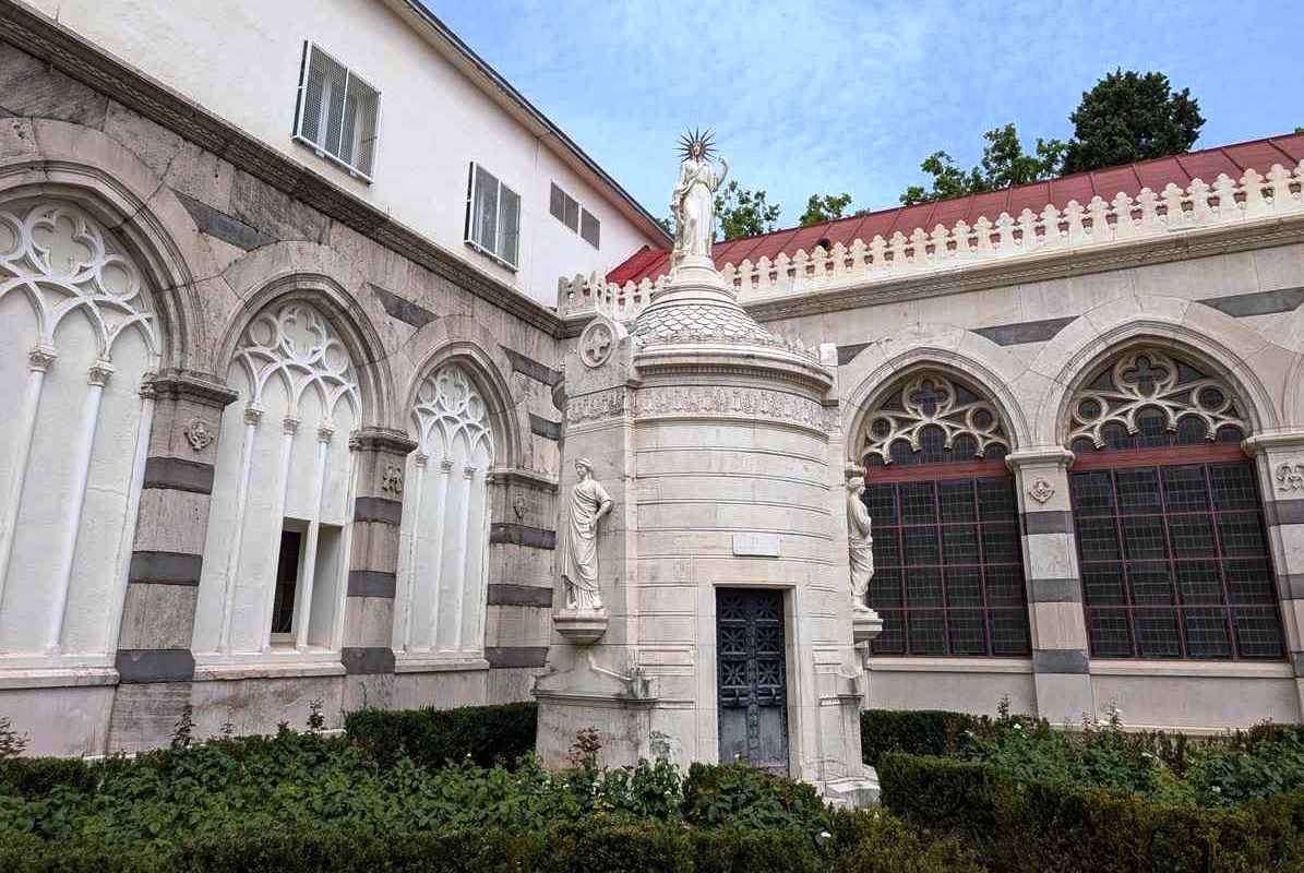 Panteón de España, antes Panteón de Hombre Ilustres