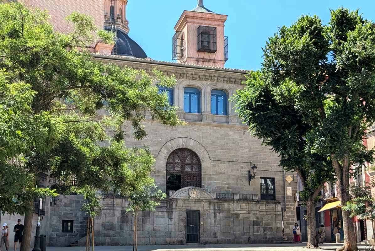 Fachada delantera, Capilla del Obispo